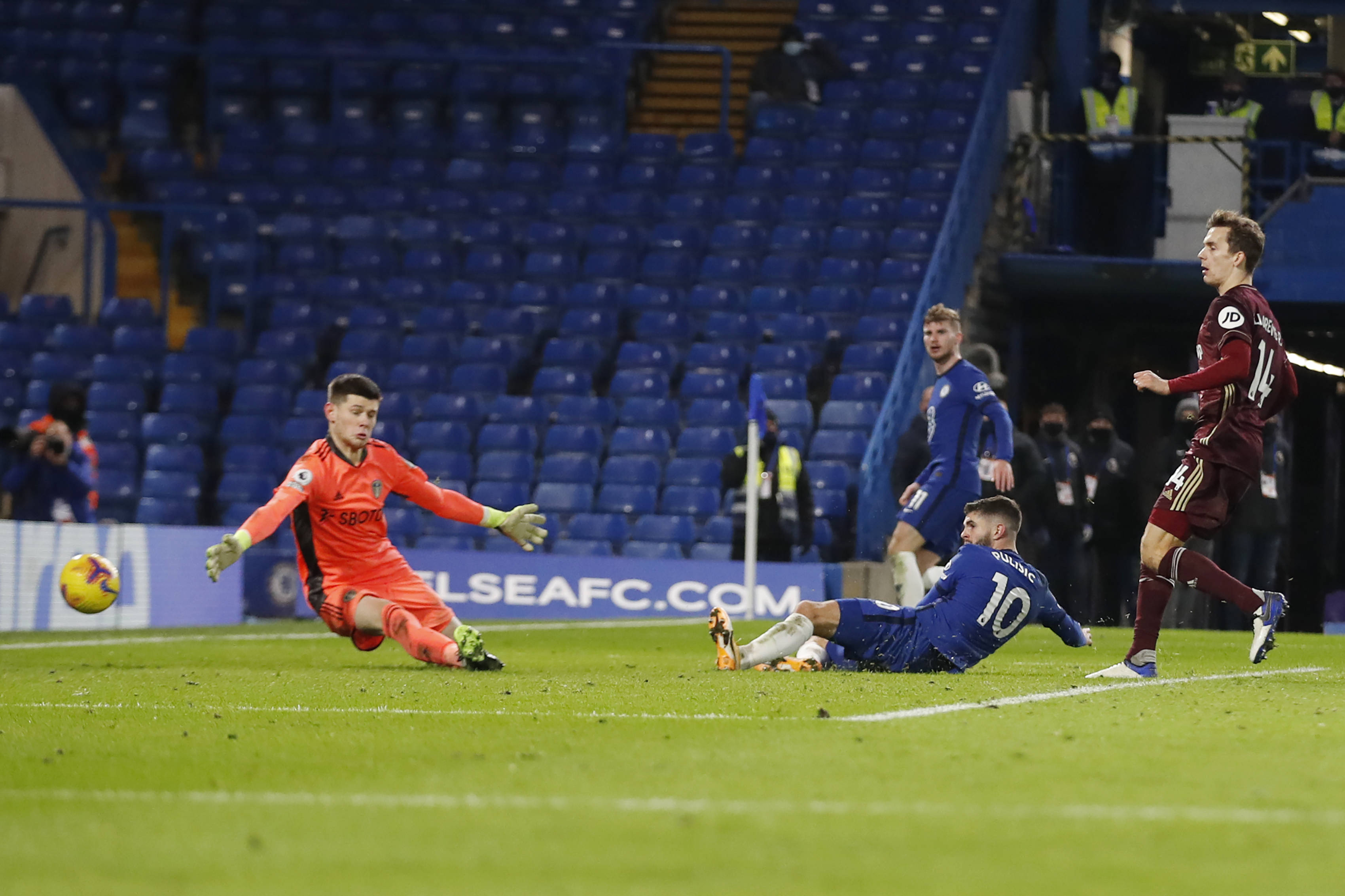 足球比赛中 足球比赛中